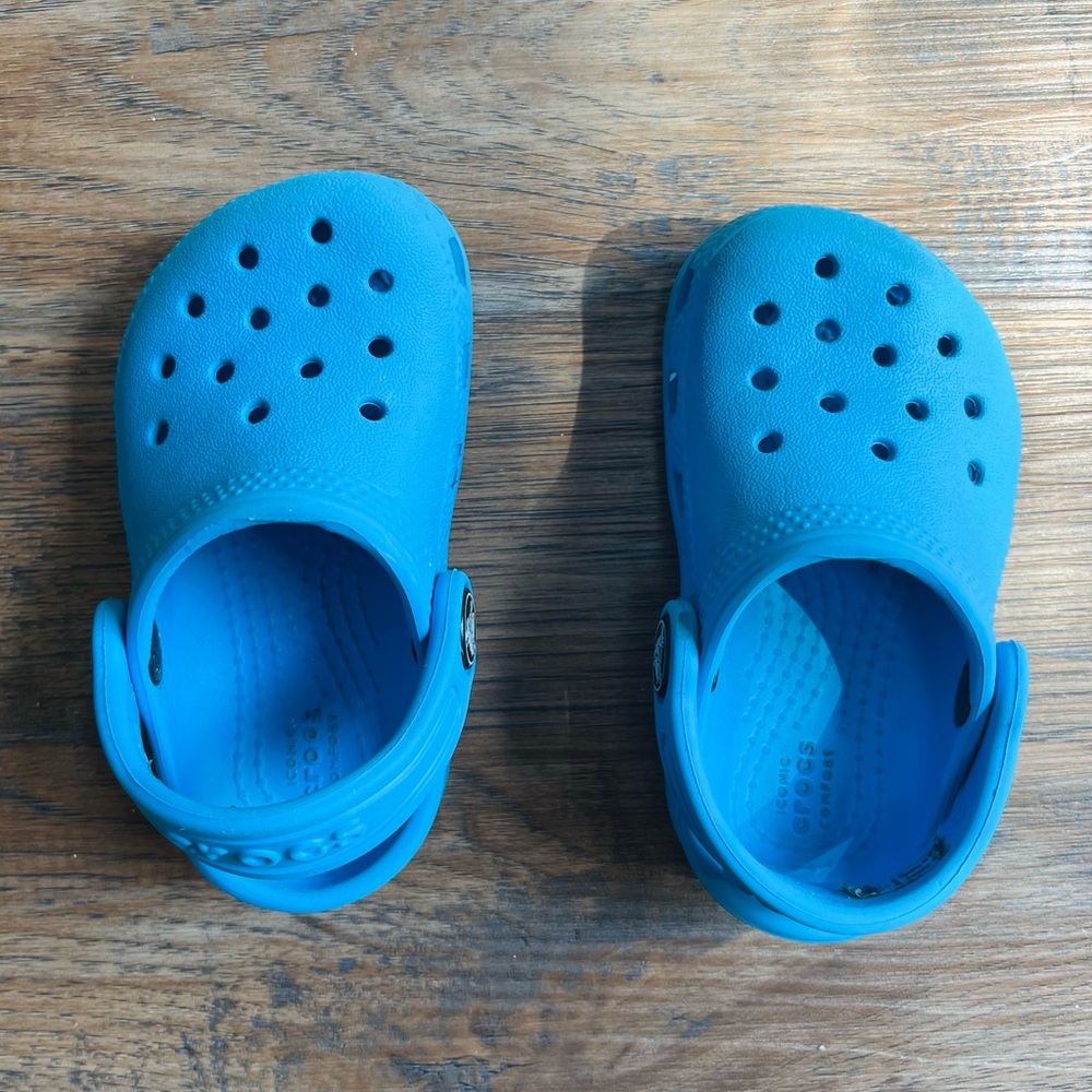 CROCS Baby/Toddler Classic Clog in Bright Blue Size 5